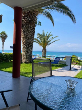 Seafront maisonette (8 guests - 10m to the beach)